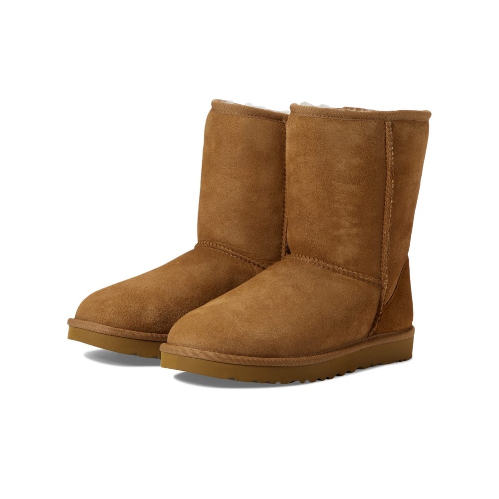 Uggs classic boot. Size 9 chestnut nwt